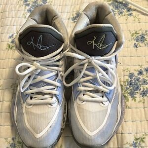 Kyrie Irving girls size 6.5 shoes